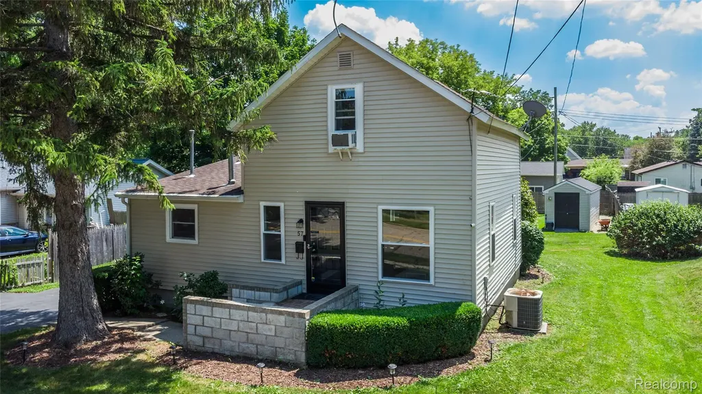 57 N Elm Street Lapeer City MI 48446