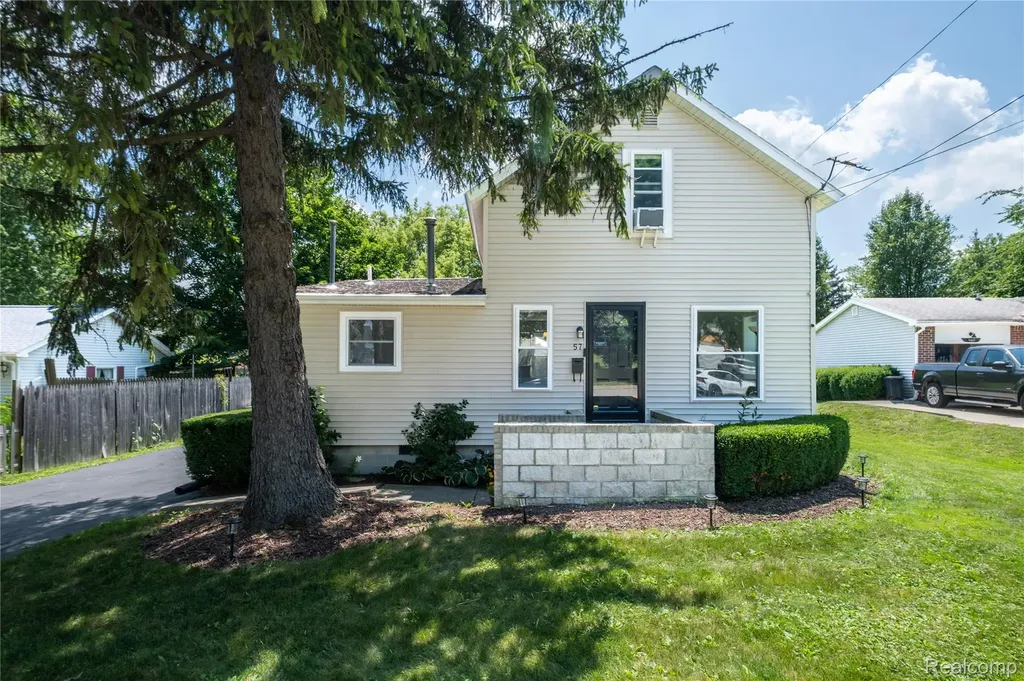 57 N Elm Street Lapeer City MI 48446