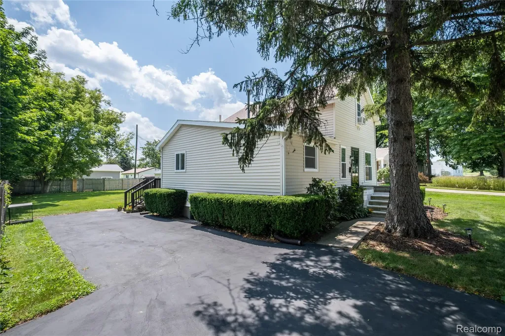 57 N Elm Street Lapeer City MI 48446