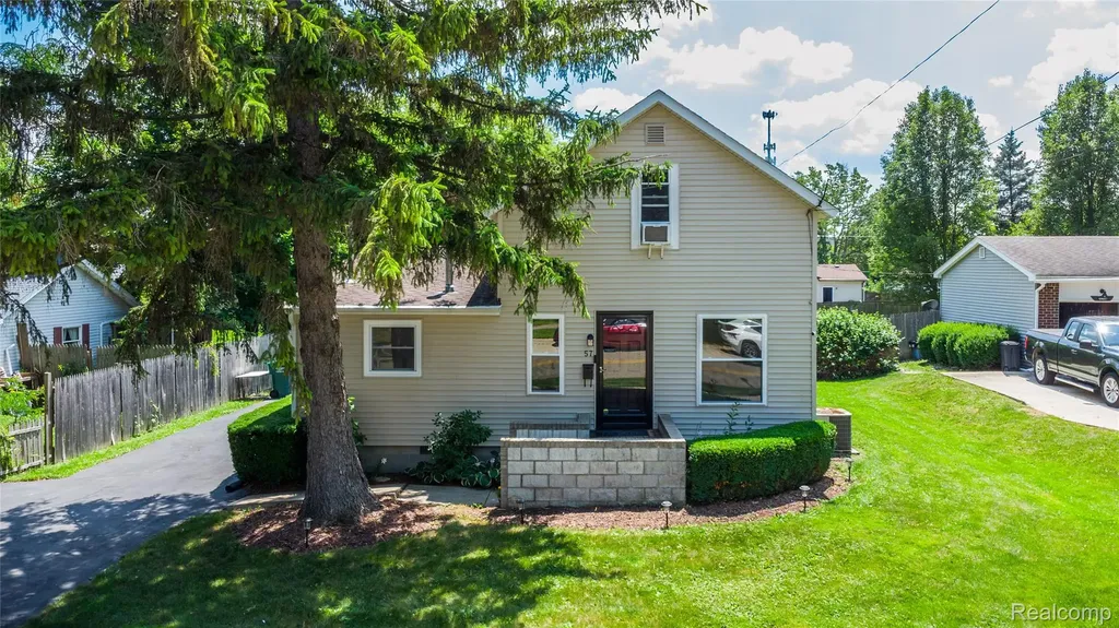 57 N Elm Street Lapeer City MI 48446