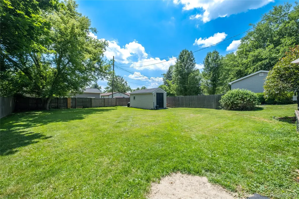 57 N Elm Street Lapeer City MI 48446