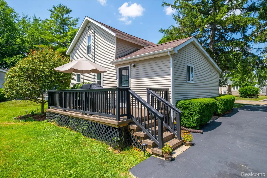 57 N Elm Street Lapeer City MI 48446