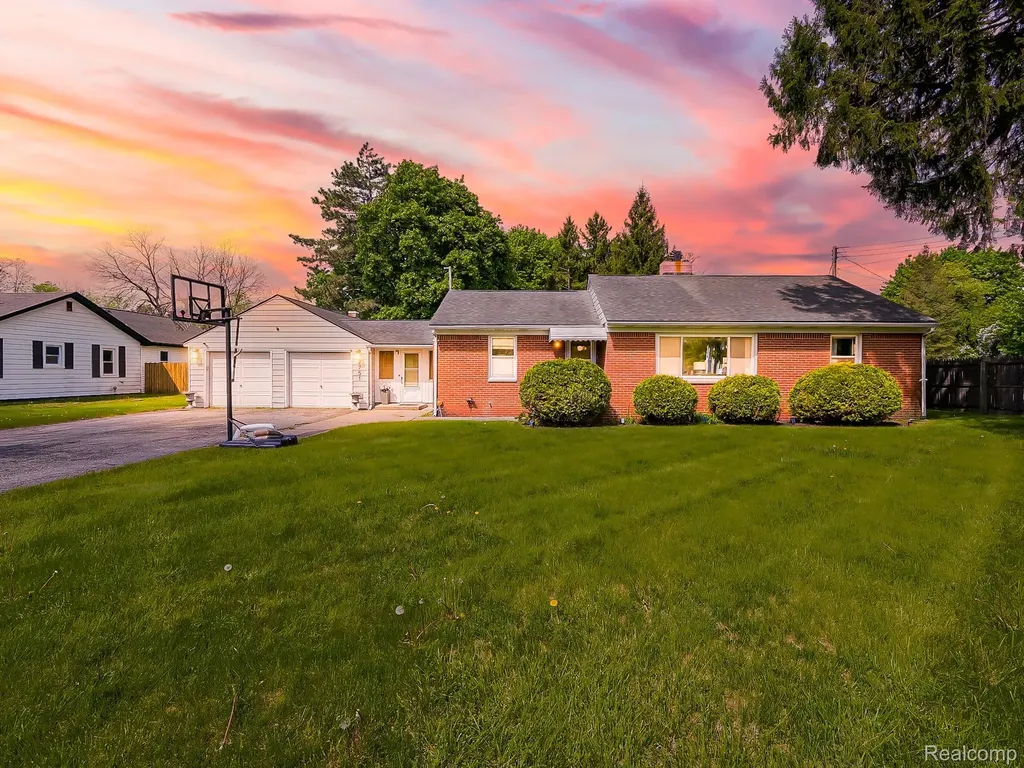 2751 Marlington Road Waterford Charter Township MI 48329