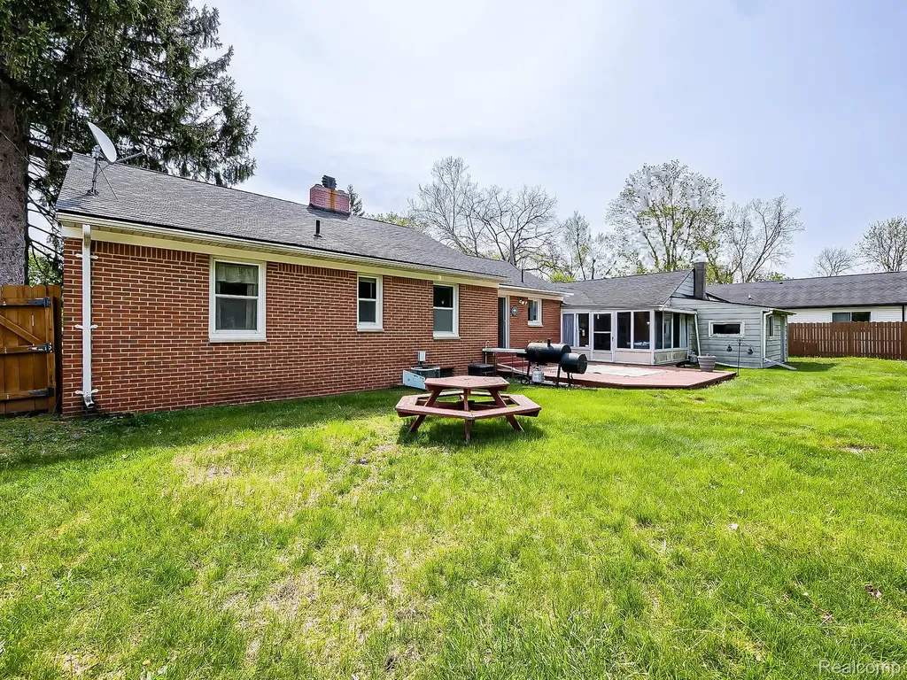 2751 Marlington Road Waterford Charter Township MI 48329