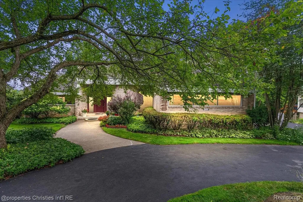 4948 Champlain Circle West Bloomfield Charter Township MI 48323