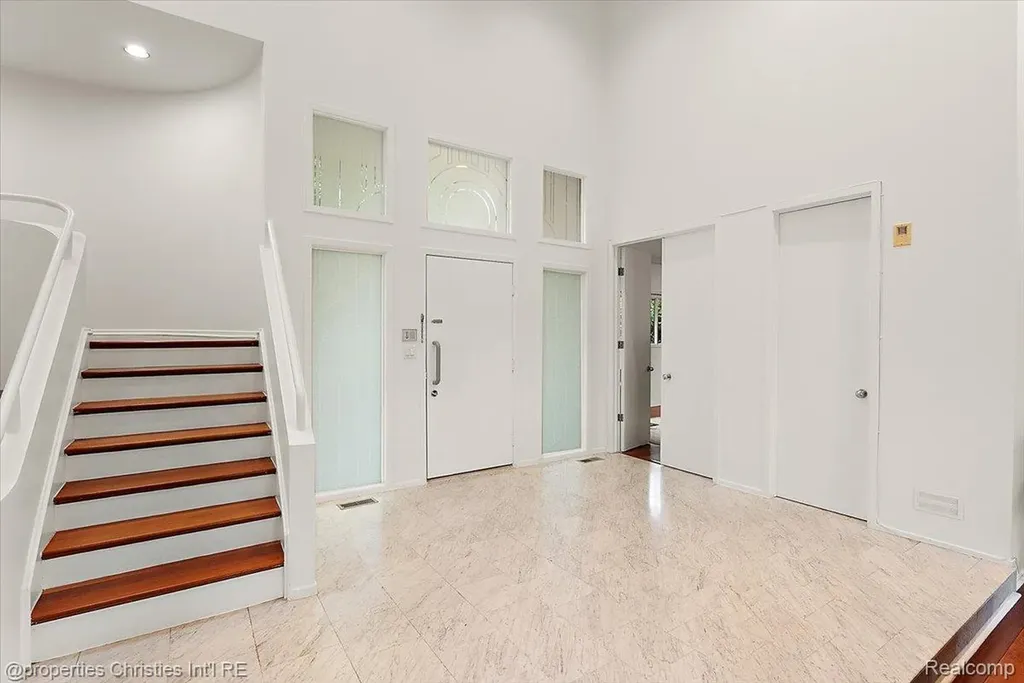 4948 Champlain Circle West Bloomfield Charter Township MI 48323