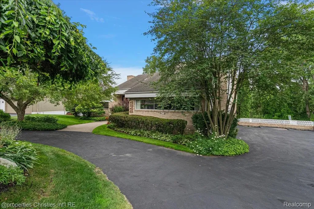 4948 Champlain Circle West Bloomfield Charter Township MI 48323