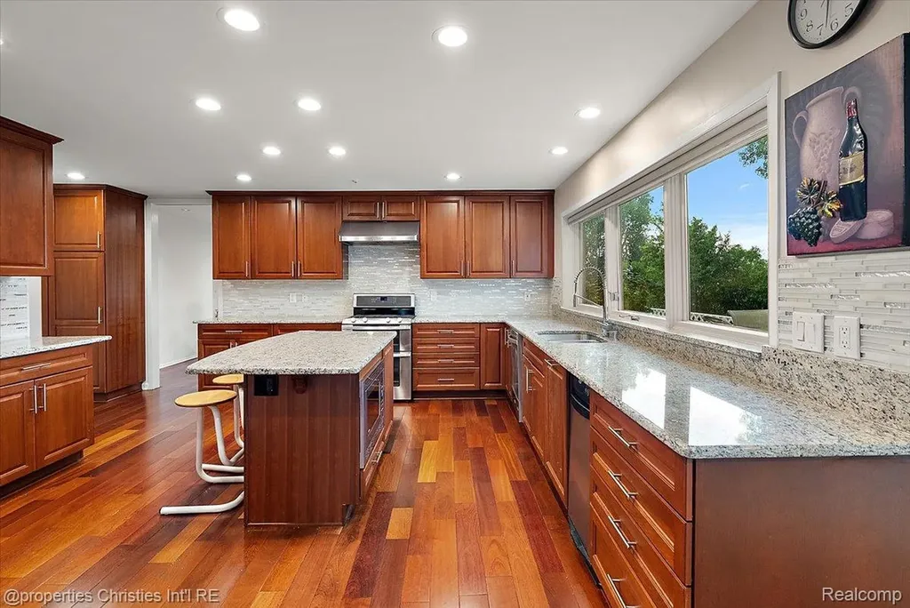 4948 Champlain Circle West Bloomfield Charter Township MI 48323