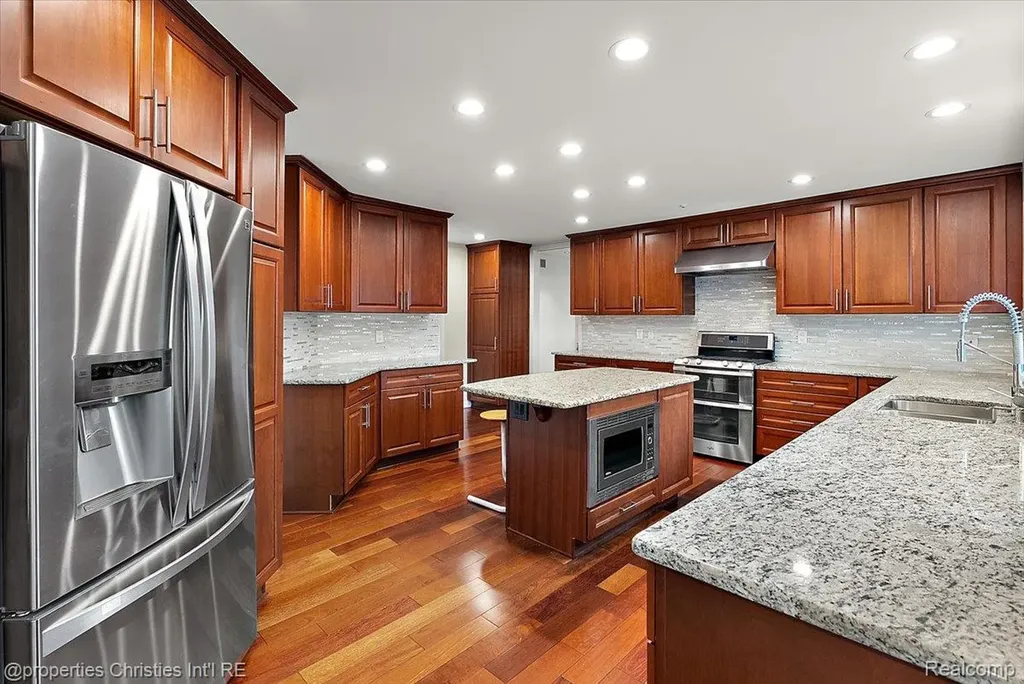 4948 Champlain Circle West Bloomfield Charter Township MI 48323