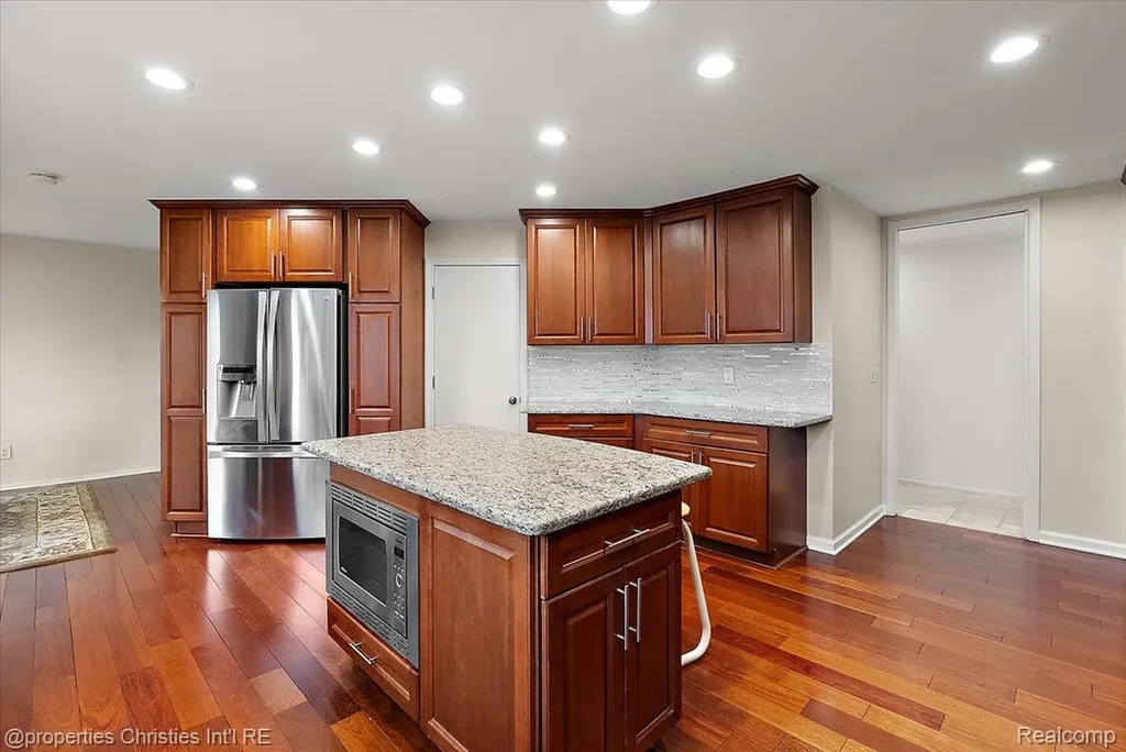 4948 Champlain Circle West Bloomfield Charter Township MI 48323