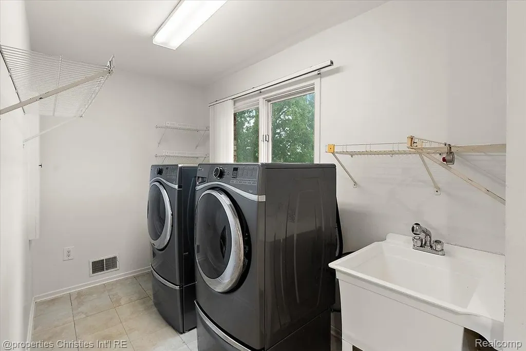 4948 Champlain Circle West Bloomfield Charter Township MI 48323