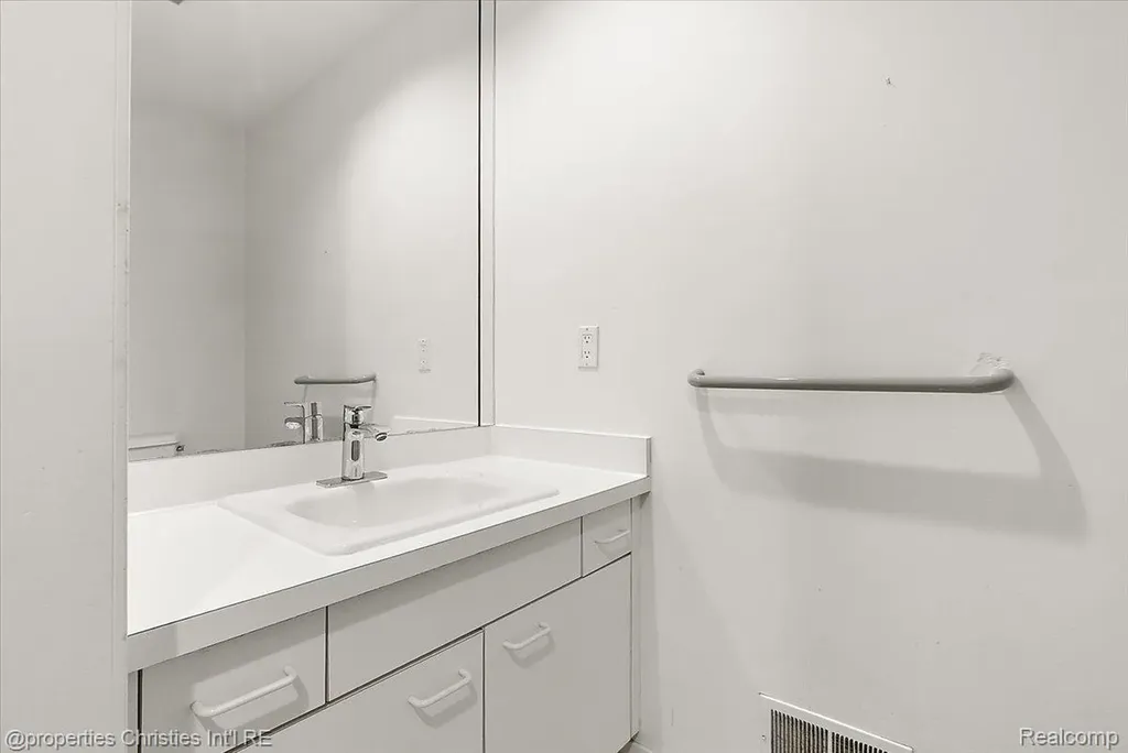 4948 Champlain Circle West Bloomfield Charter Township MI 48323