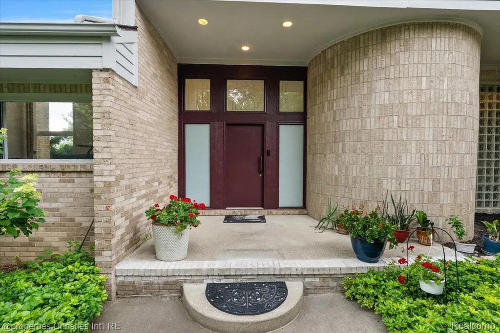 4948 Champlain Circle West Bloomfield Charter Township MI 48323