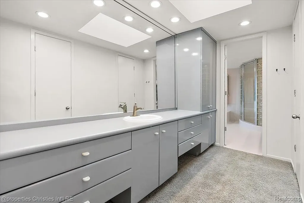 4948 Champlain Circle West Bloomfield Charter Township MI 48323