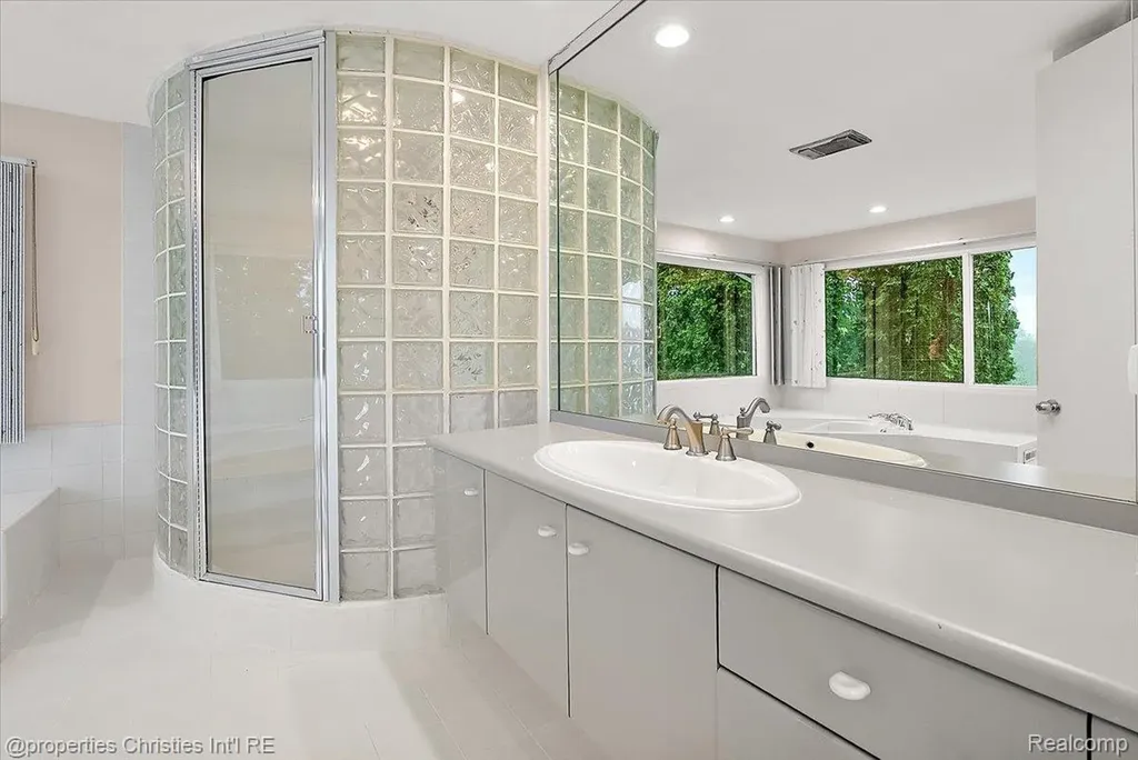 4948 Champlain Circle West Bloomfield Charter Township MI 48323