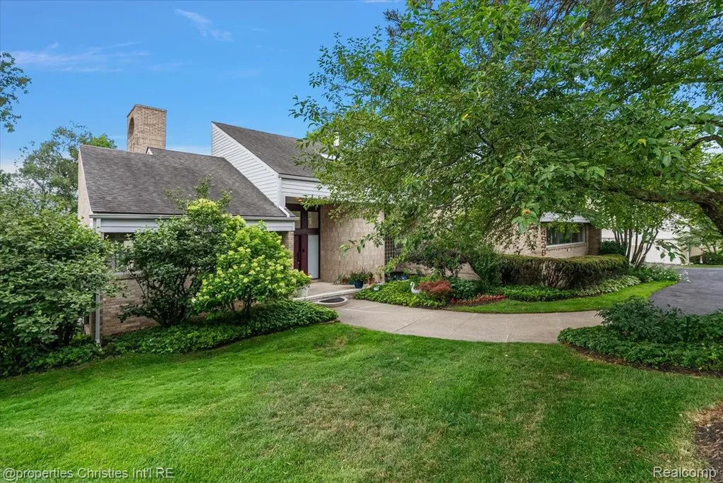 4948 Champlain Circle West Bloomfield Charter Township MI 48323