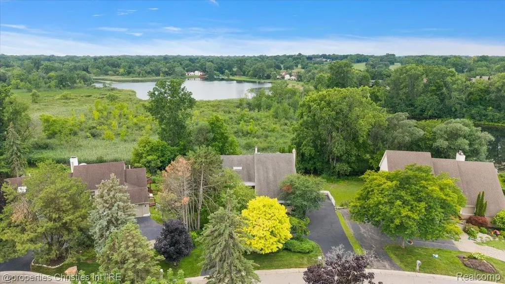 4948 Champlain Circle West Bloomfield Charter Township MI 48323