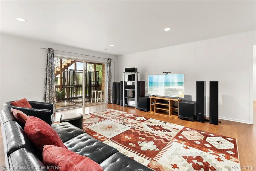 4948 Champlain Circle West Bloomfield Charter Township MI 48323