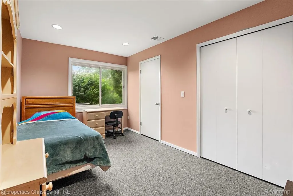 4948 Champlain Circle West Bloomfield Charter Township MI 48323