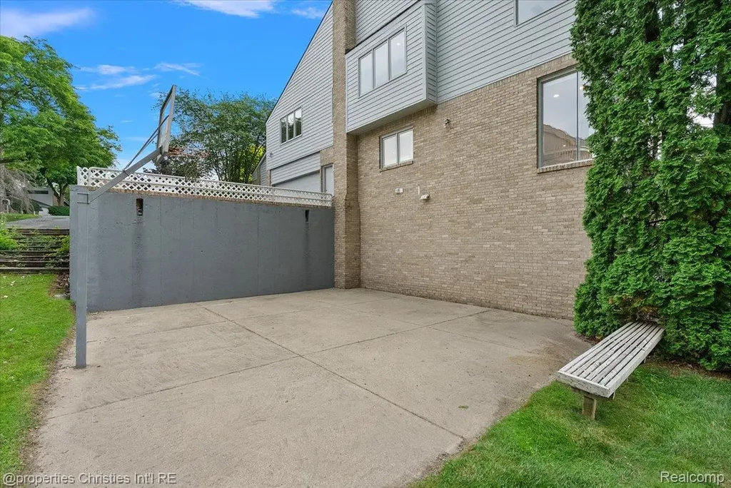 4948 Champlain Circle West Bloomfield Charter Township MI 48323