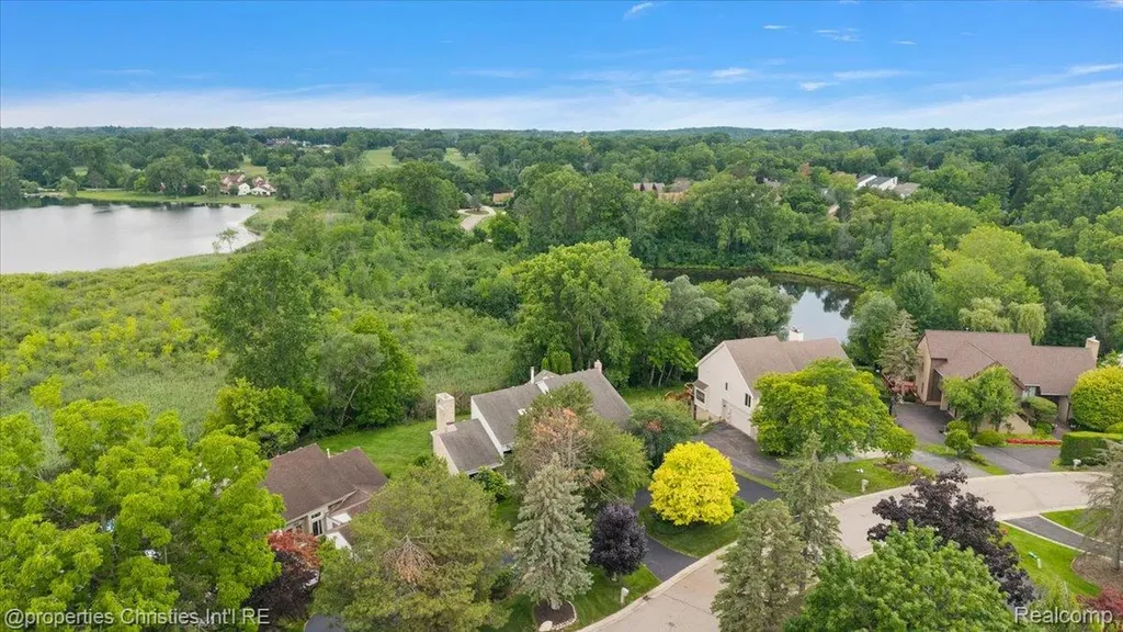 4948 Champlain Circle West Bloomfield Charter Township MI 48323