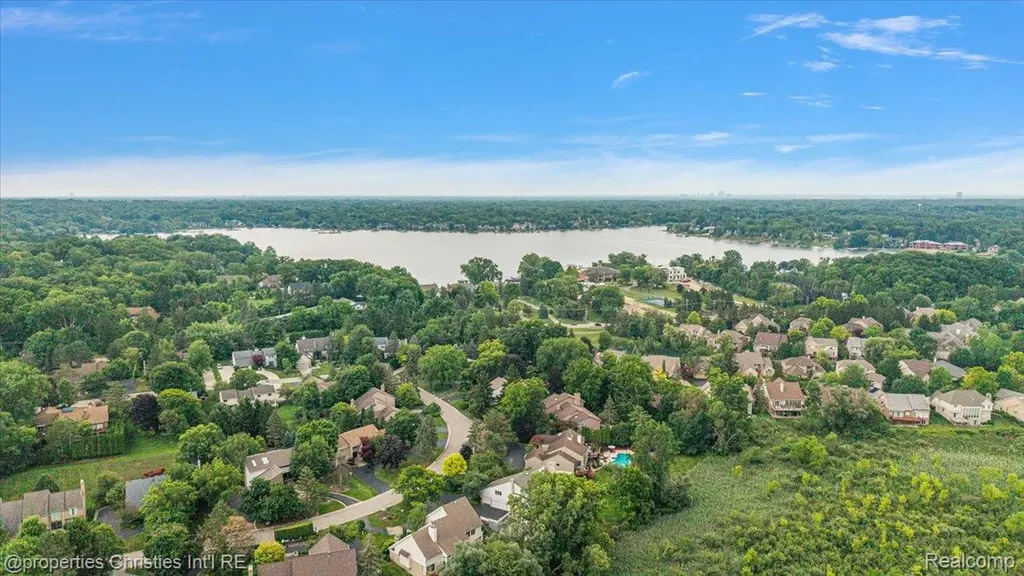 4948 Champlain Circle West Bloomfield Charter Township MI 48323