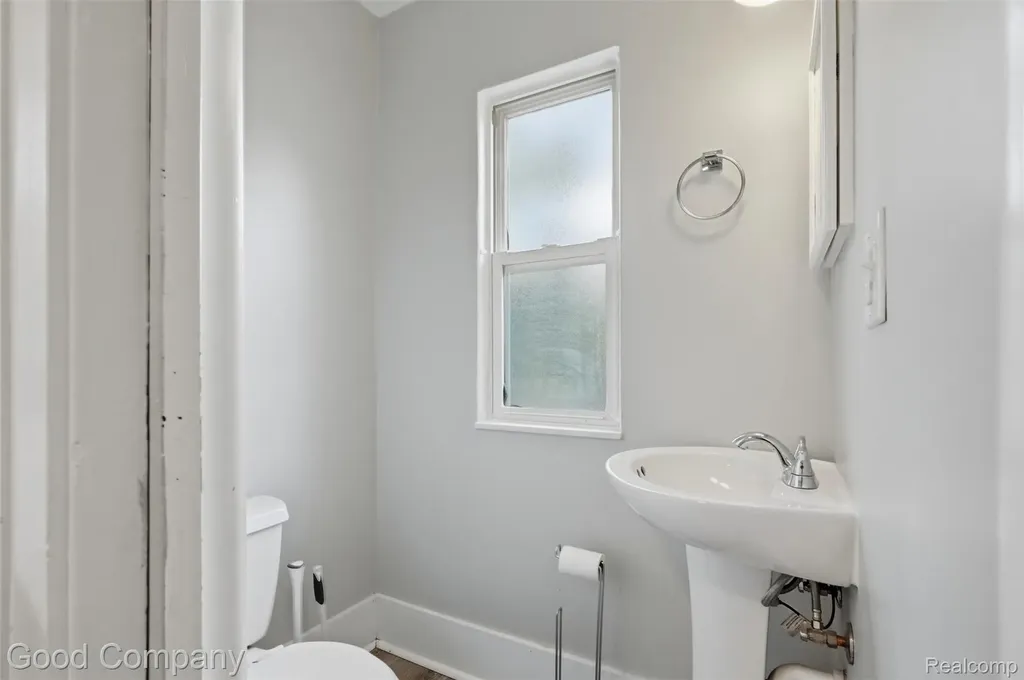 1956 Pinecrest Drive Ferndale City MI 48220