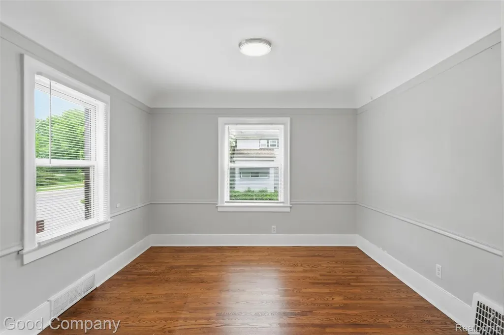 1956 Pinecrest Drive Ferndale City MI 48220