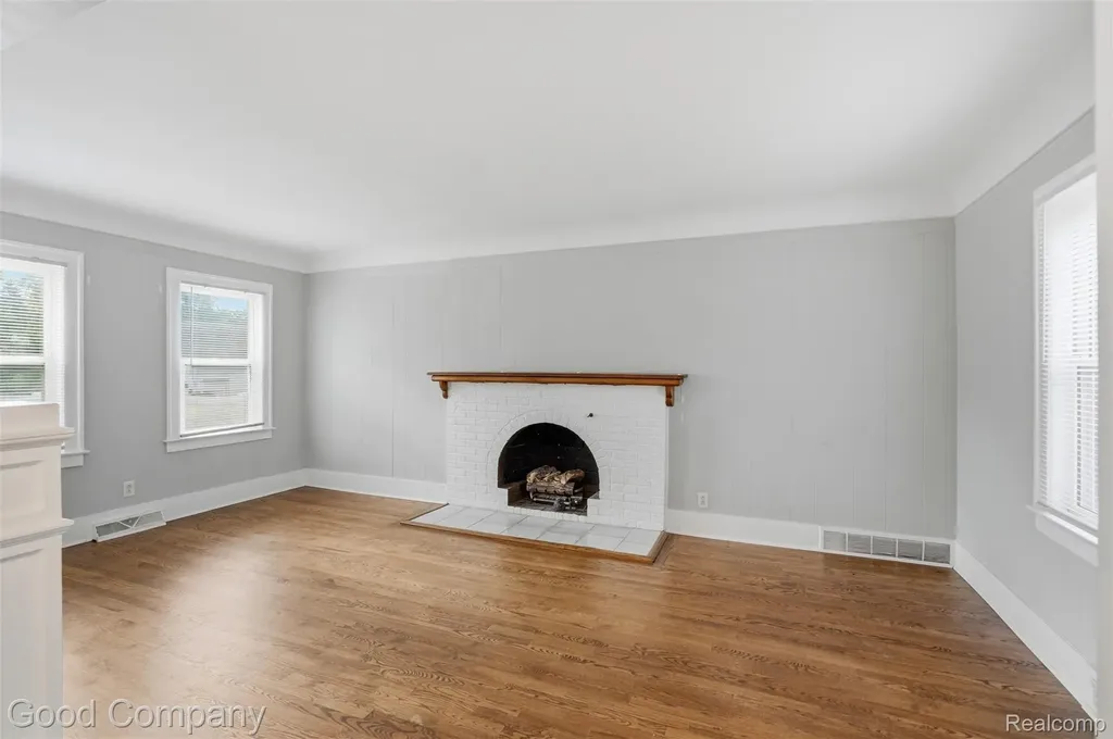 1956 Pinecrest Drive Ferndale City MI 48220