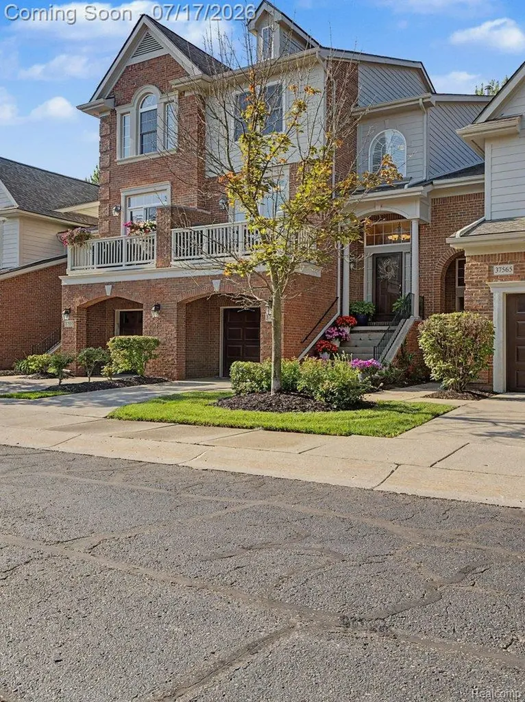 37561 Newburgh Park Circle Livonia City MI 48152