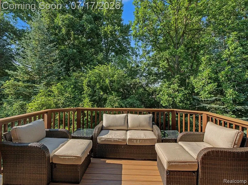 37561 Newburgh Park Circle Livonia City MI 48152