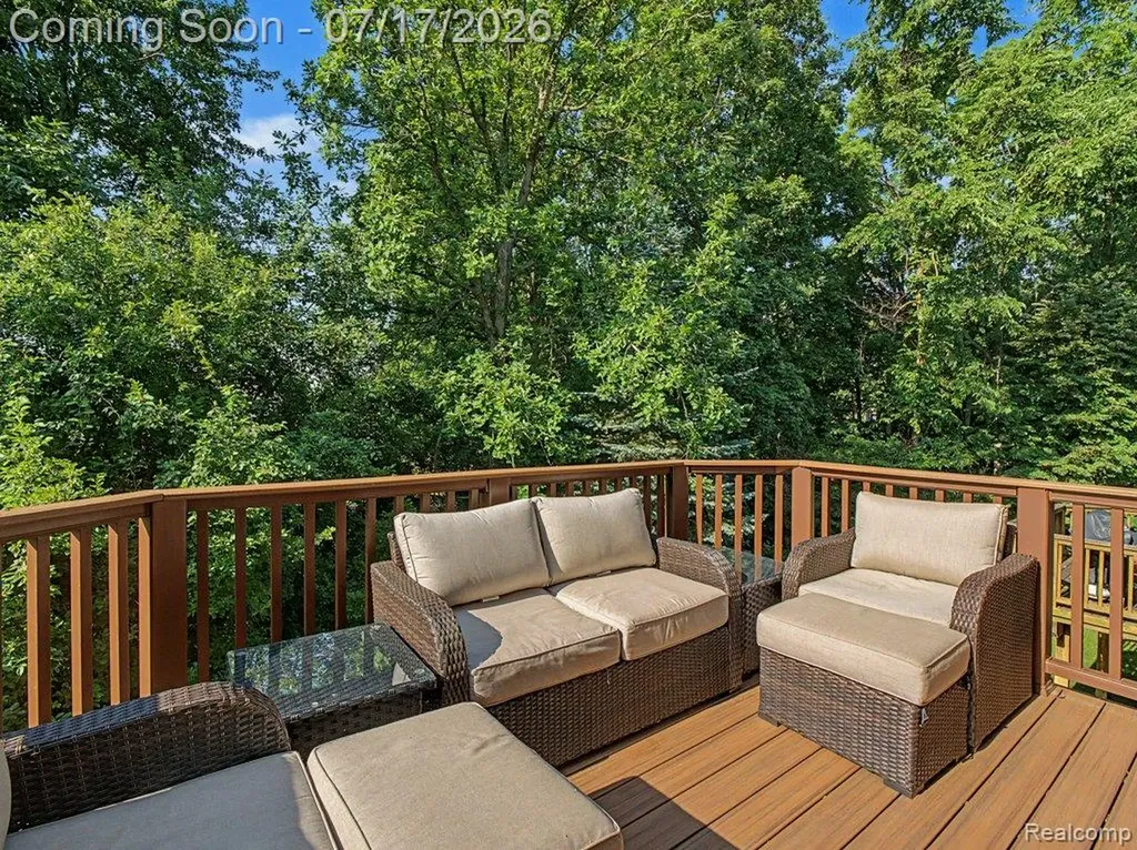 37561 Newburgh Park Circle Livonia City MI 48152