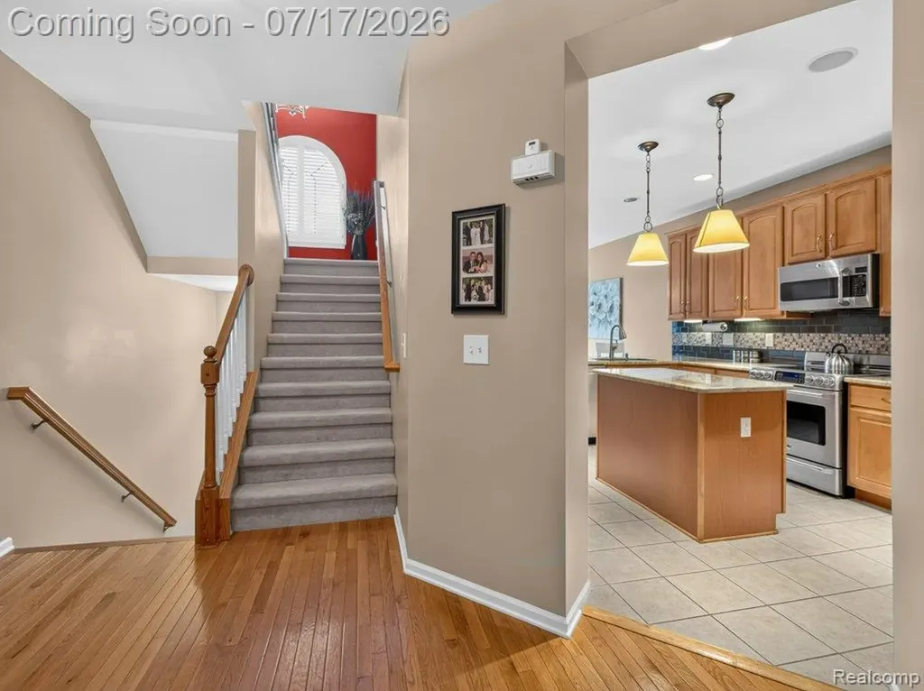 37561 Newburgh Park Circle Livonia City MI 48152