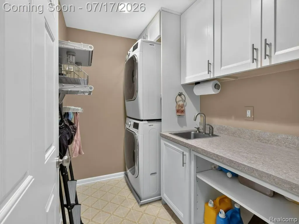 37561 Newburgh Park Circle Livonia City MI 48152