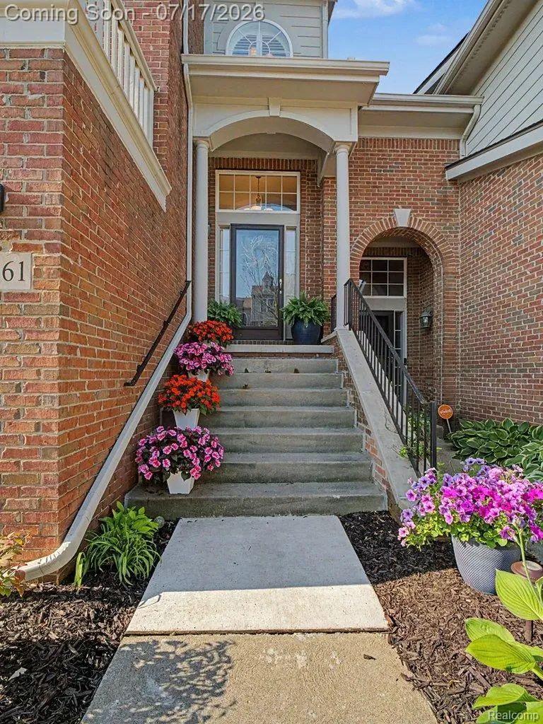 37561 Newburgh Park Circle Livonia City MI 48152