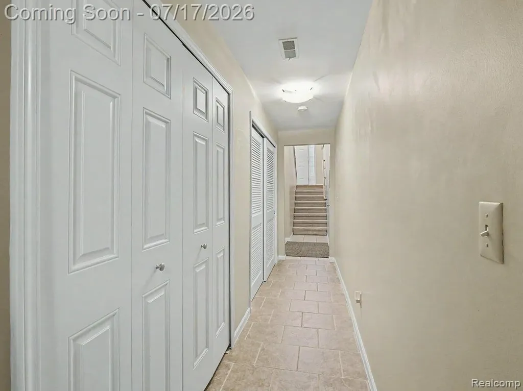 37561 Newburgh Park Circle Livonia City MI 48152