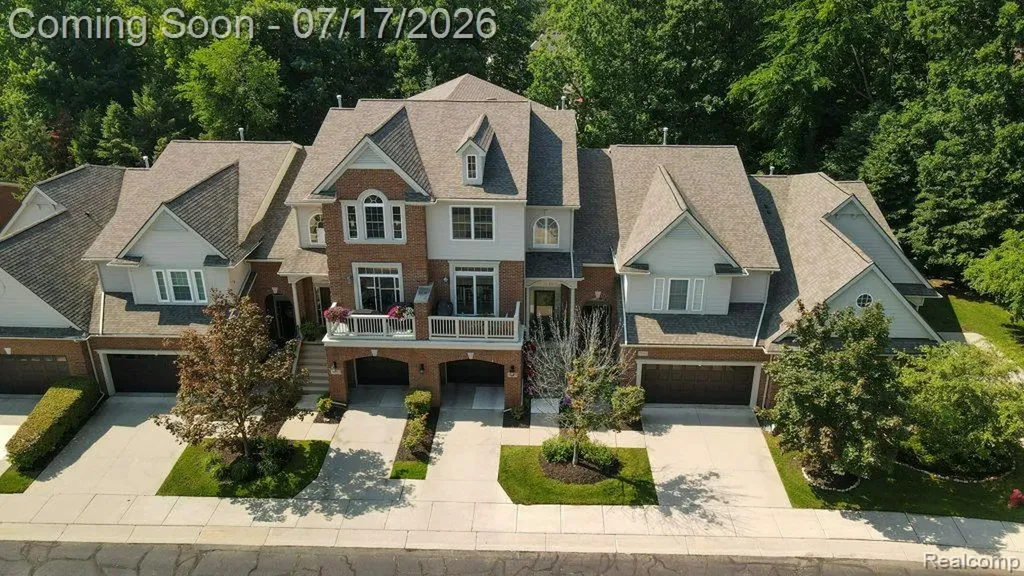 37561 Newburgh Park Circle Livonia City MI 48152