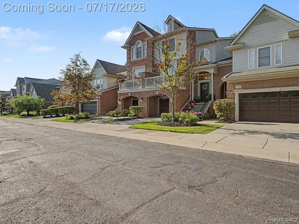 37561 Newburgh Park Circle Livonia City MI 48152