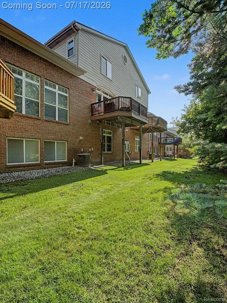 37561 Newburgh Park Circle Livonia City MI 48152