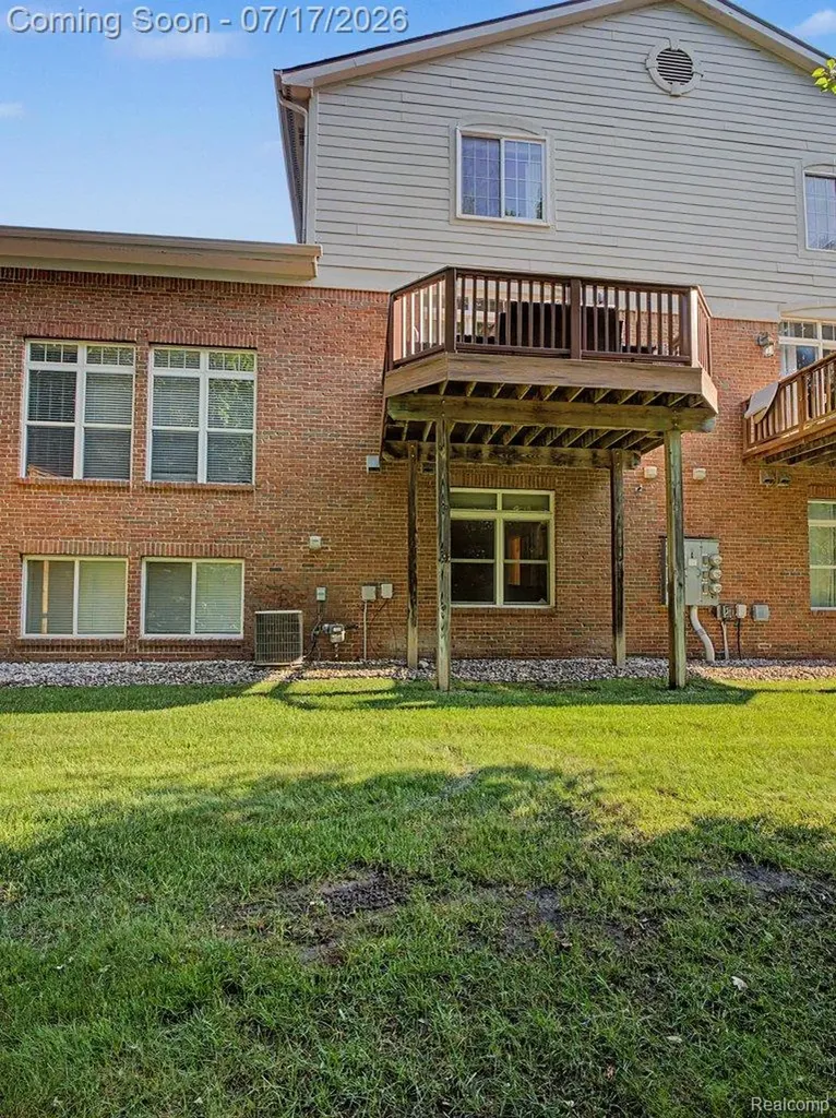 37561 Newburgh Park Circle Livonia City MI 48152