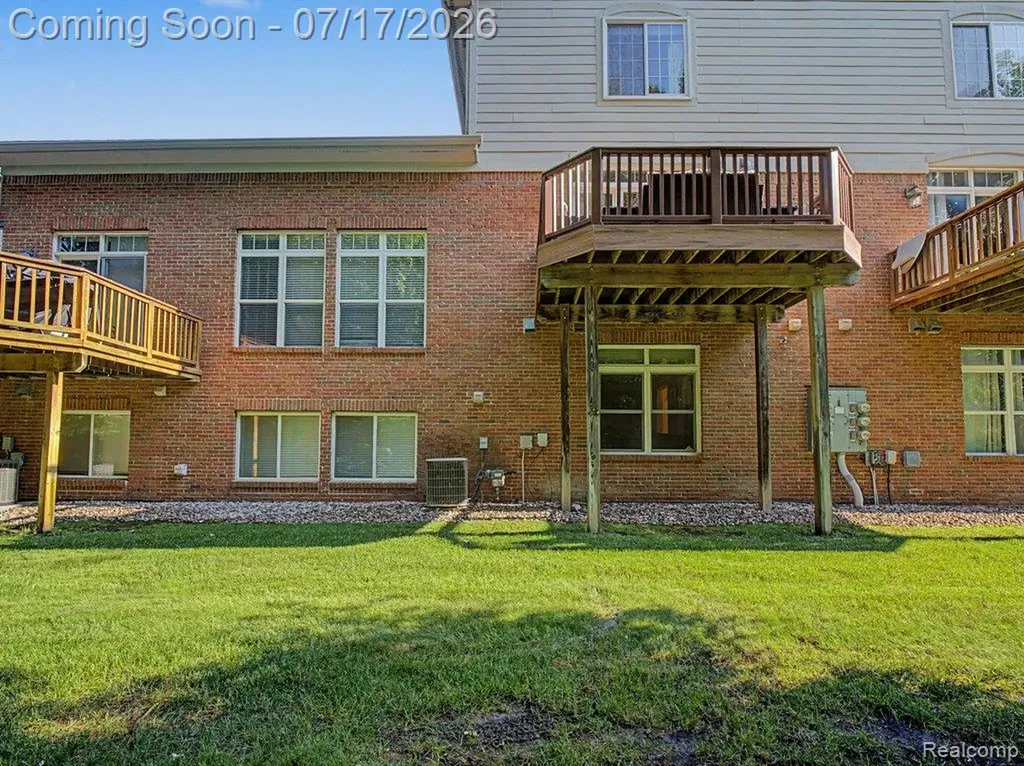 37561 Newburgh Park Circle Livonia City MI 48152