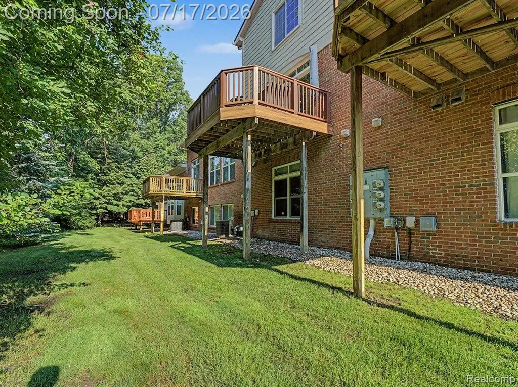 37561 Newburgh Park Circle Livonia City MI 48152