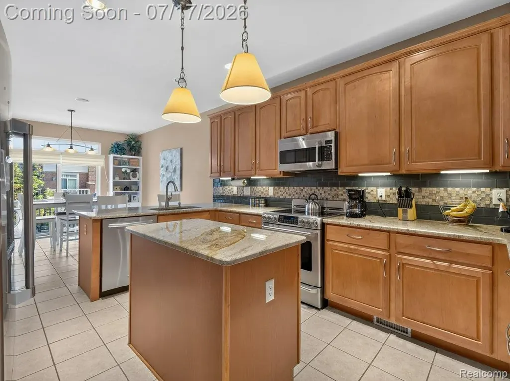 37561 Newburgh Park Circle Livonia City MI 48152