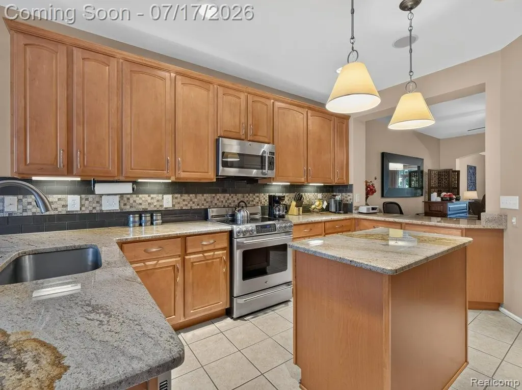 37561 Newburgh Park Circle Livonia City MI 48152