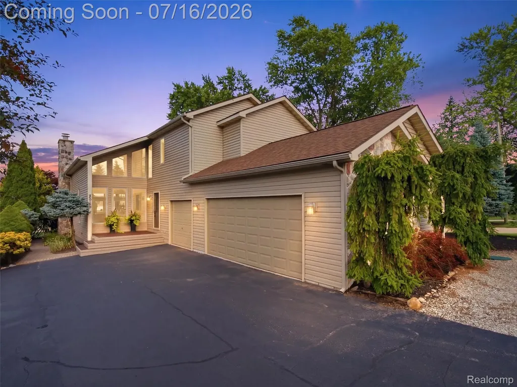 2314 N Duck Lake Road Highland Charter Township MI 48356
