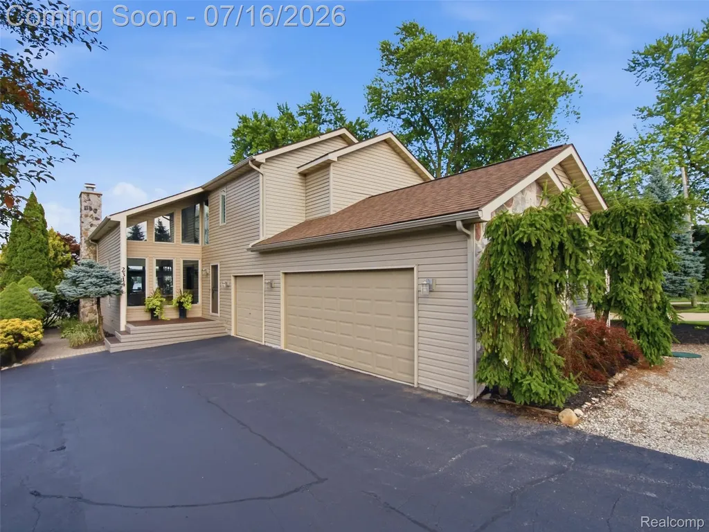 2314 N Duck Lake Road Highland Charter Township MI 48356