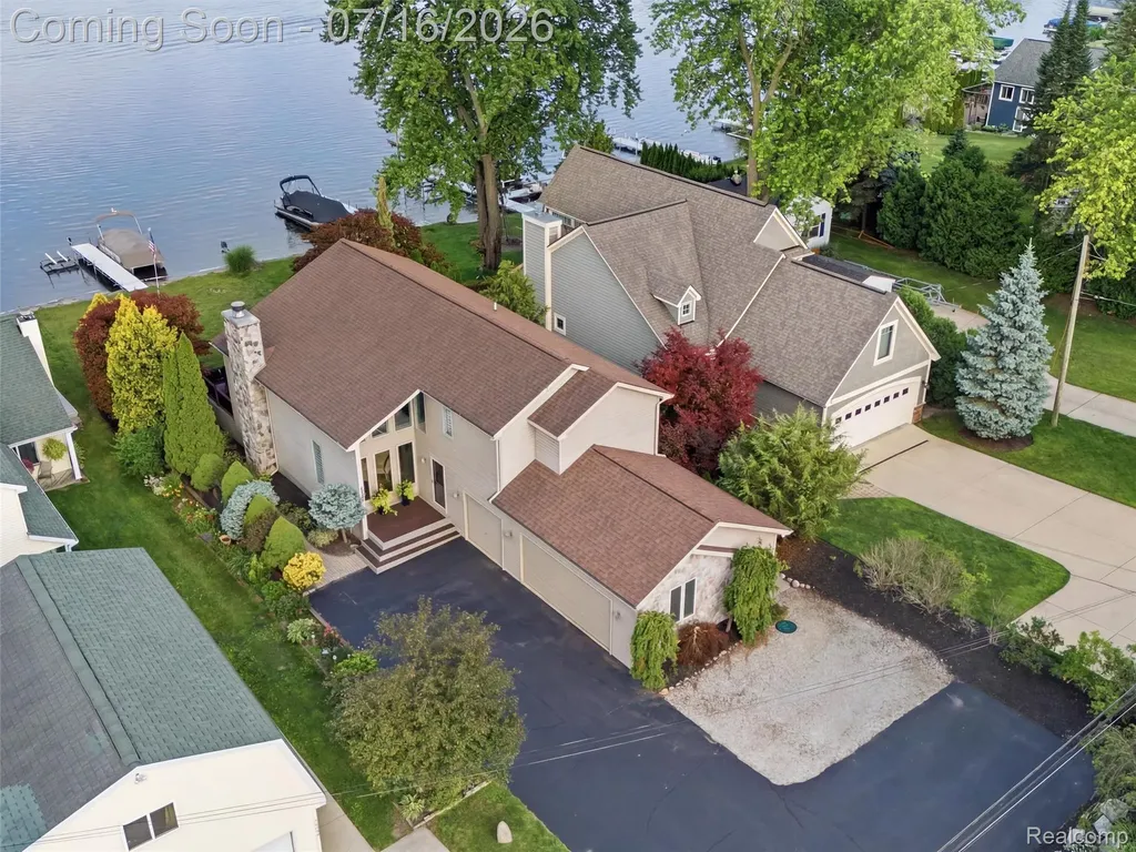 2314 N Duck Lake Road Highland Charter Township MI 48356