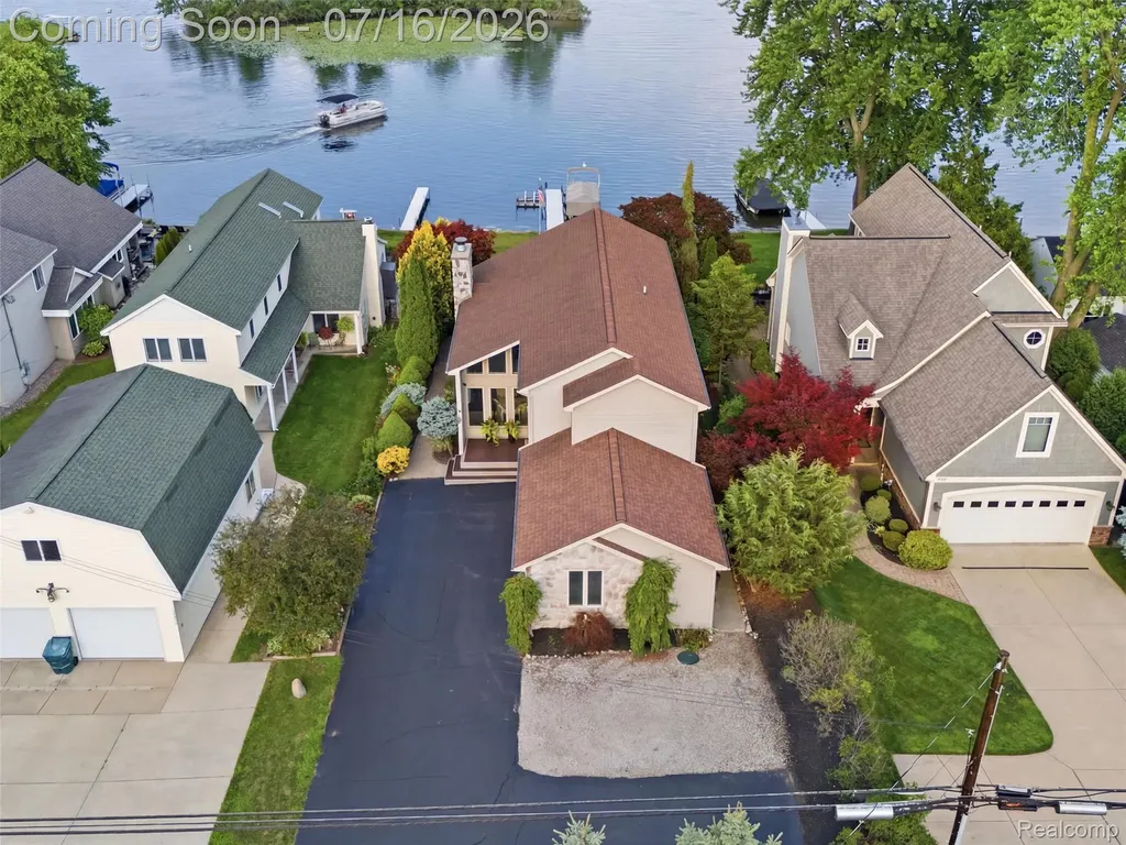 2314 N Duck Lake Road Highland Charter Township MI 48356
