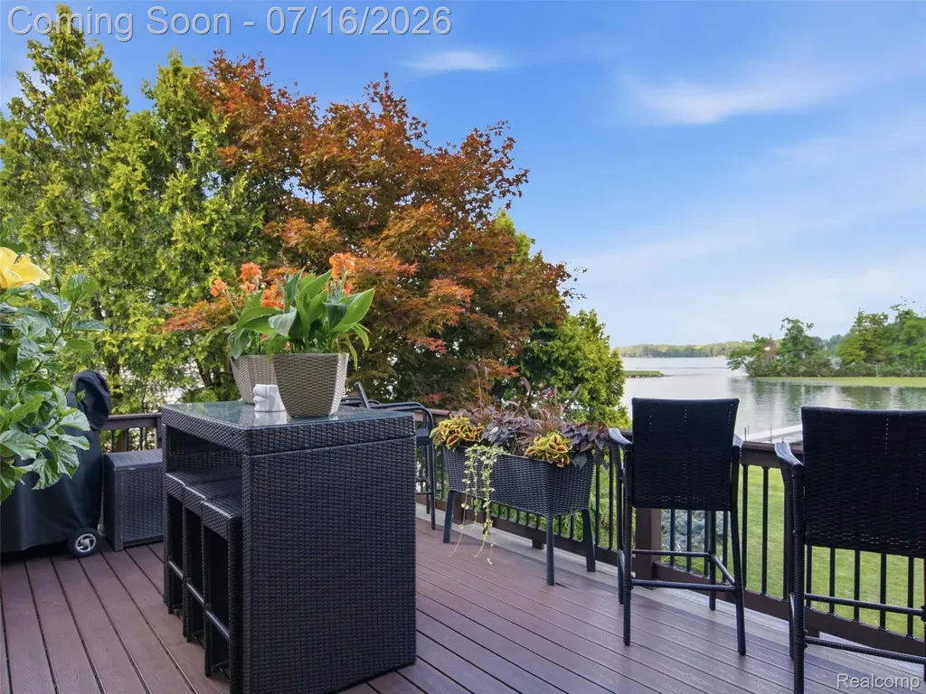 2314 N Duck Lake Road Highland Charter Township MI 48356