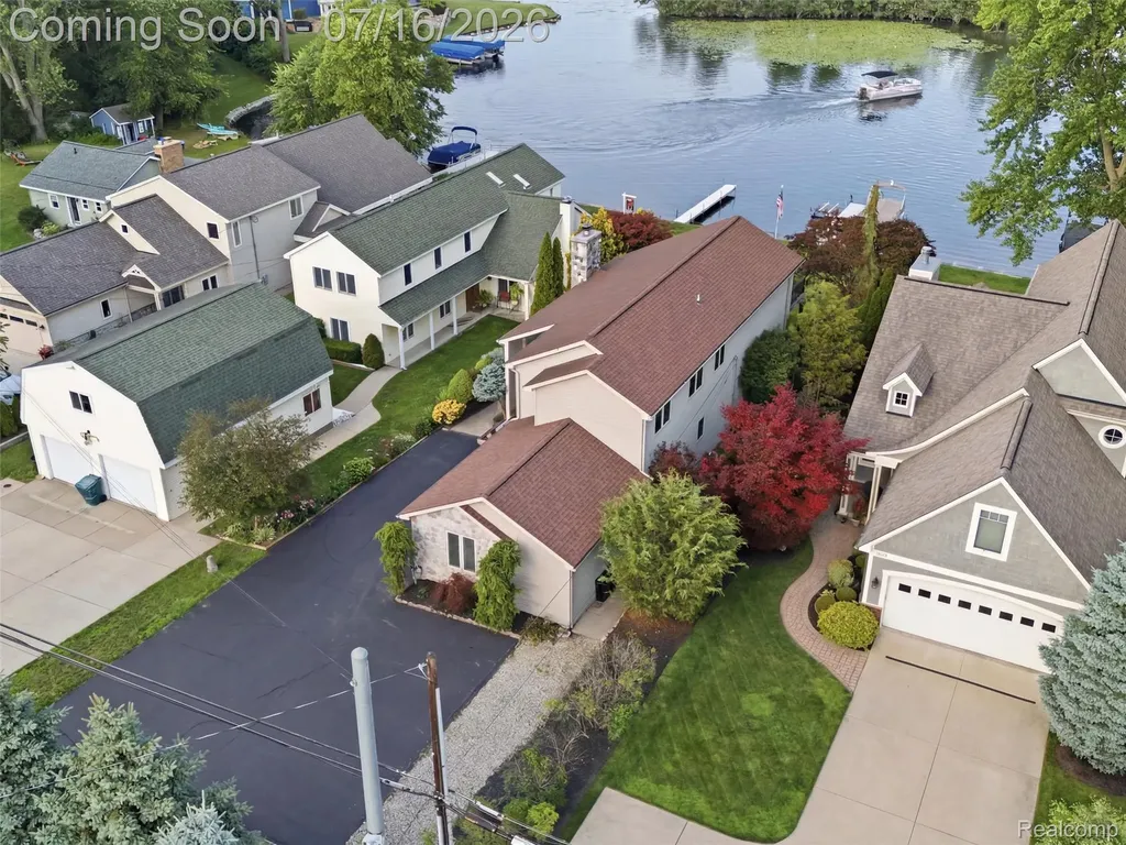 2314 N Duck Lake Road Highland Charter Township MI 48356